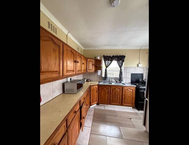 10 BEDROOM FREESTANDING FOR SALE IN HEIDELBERG EXT 5